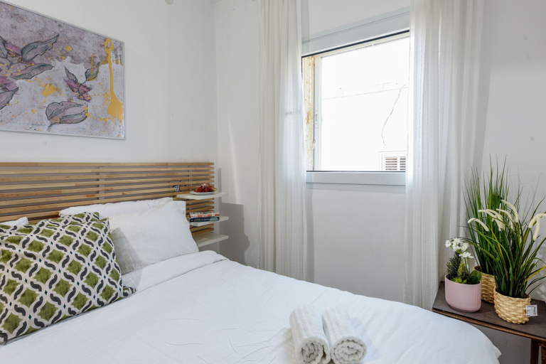 Bedroom 2, Modern Loft Retreat with Rooftop by Sea N Rent
