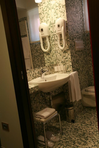 Bathroom 5, Hotel Don Guglielmo, Campobasso