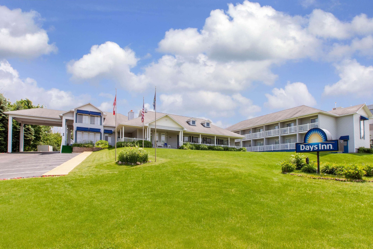Exterior & Views 2, Days Inn by Wyndham Petoskey, Emmet