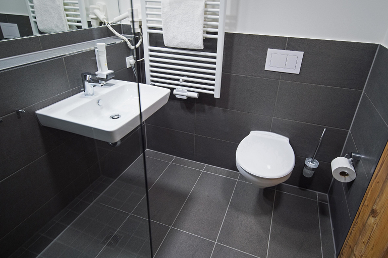 Bathroom 5, Alb Inn – Hotel & Apartments, Alb-Donau-Kreis