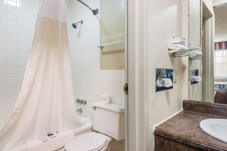 Bathroom 4, Americas Best Value Inn Alliance, Stark