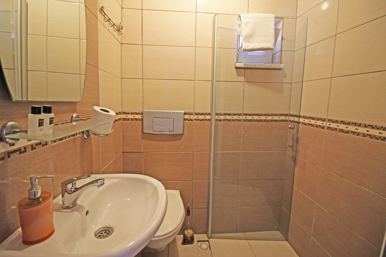 Bathroom 4, Hambarli Otel, Bozcaada