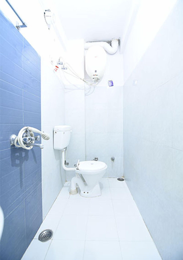 Bathroom 3, Hotel Aryan, Lucknow