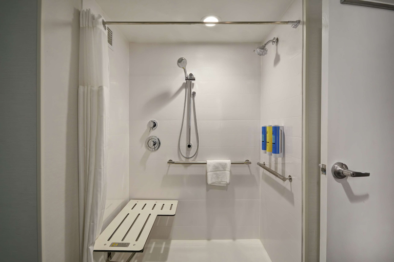 Bathroom 4, Tru by Hilton Mason Kings Island, Warren