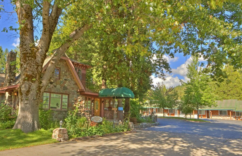 Exterior & Views 1, Strawberry Valley Inn, Siskiyou