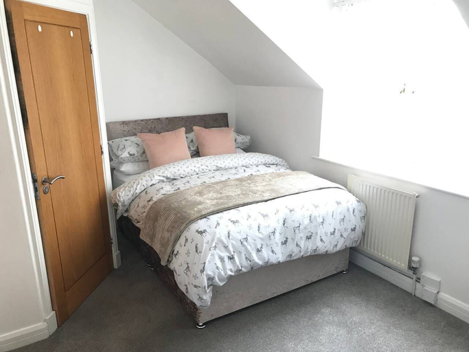 Bedroom 2, City Centre Townhouse - Perfect for a City Break, Devon