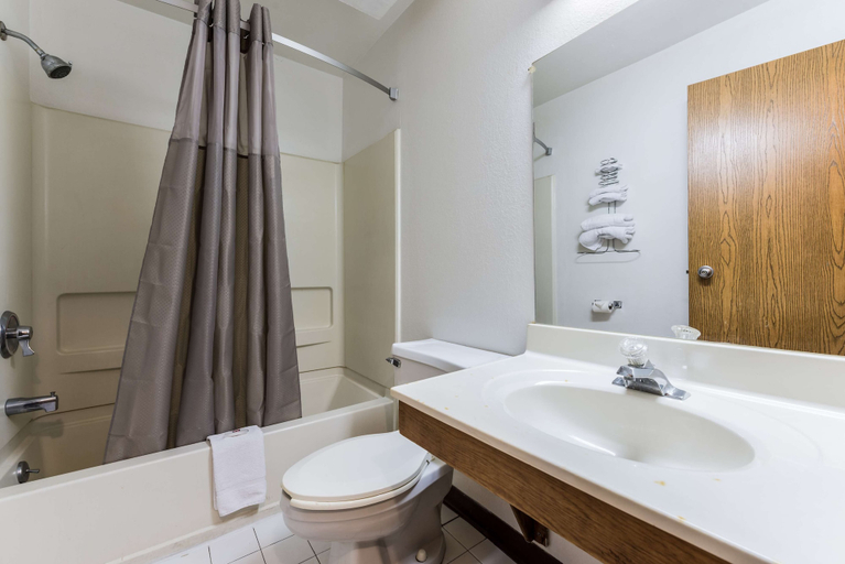 Bathroom 4, Super Stay Plus, Hamblen