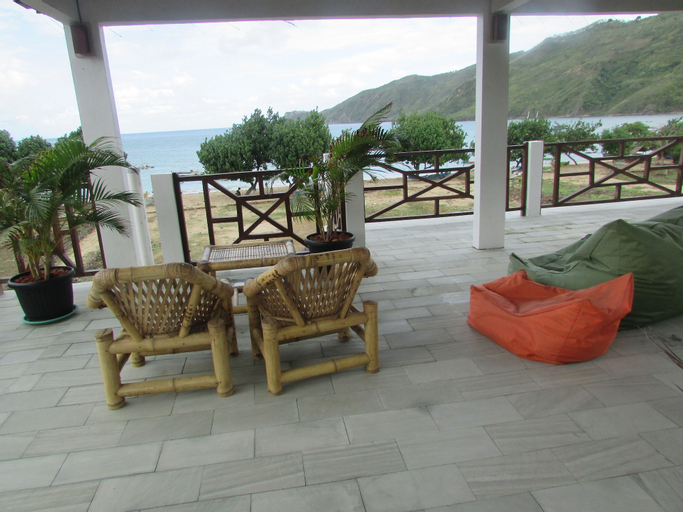 Exterior & Views 30