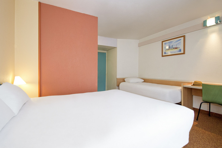 Bedroom 3, ibis Egletons, Corrèze