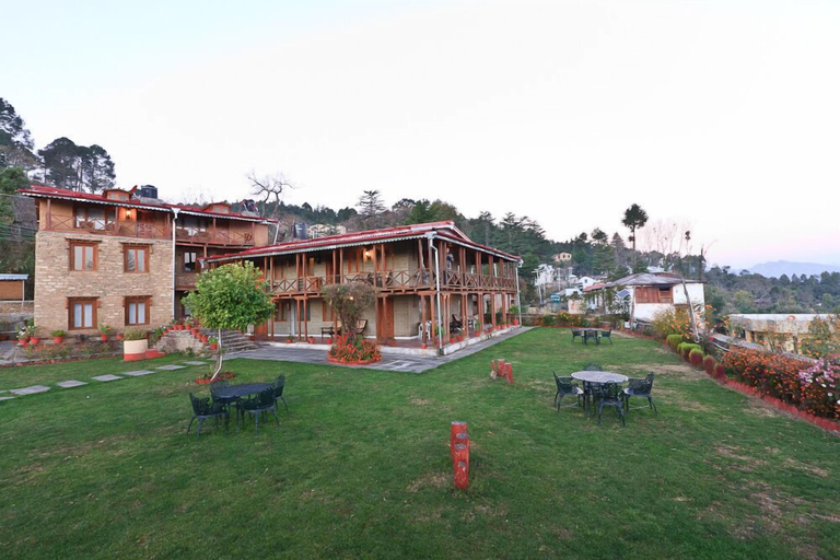 Exterior & Views