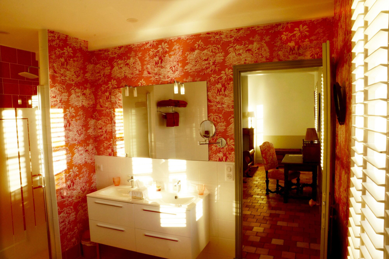 Bathroom 5, 1 Logis a Domme, Dordogne