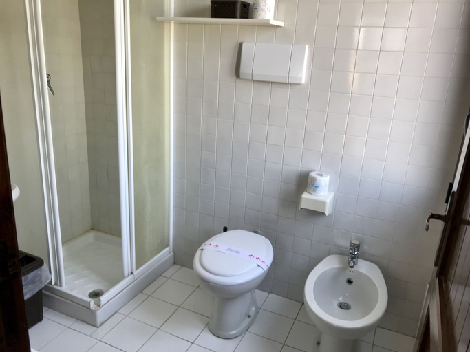 Bathroom 5, Hotel Su Meriagu, Cagliari
