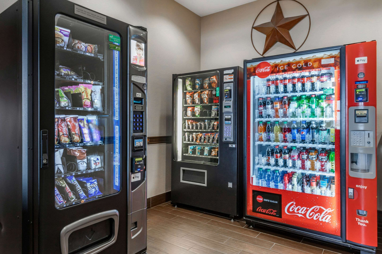 Food & Drinks 5, Comfort Inn & Suites Lakeside, Maverick