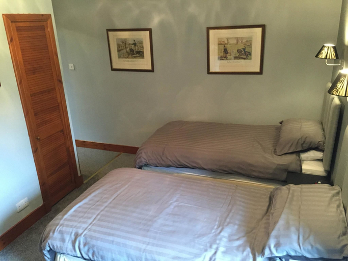 Bedroom 2, Tullochard Guest house, Highland