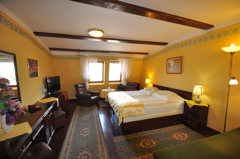 Bedroom 3, GARNI - Barbakan Hotel, Levoca