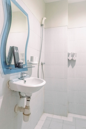 Bathroom 2, Minimalist 2BR Apartment at Dian Regency, Surabaya