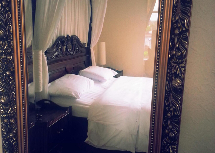 Bedroom 4, Bank House Hotel, Staffordshire