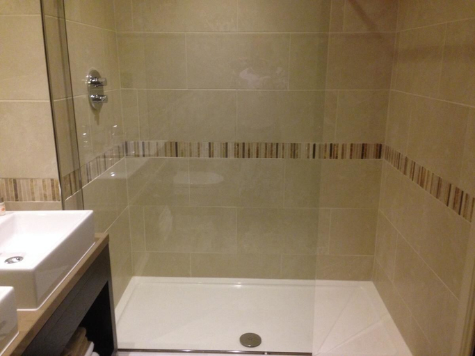Bathroom 4, Dumfries Arms Hotel, East Ayrshire