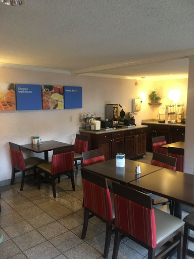 Food & Drinks 5, Quality Inn Kirkland, King