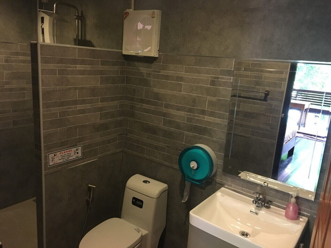 Bathroom 3, Blue Diamond Resort, Ko Phangan