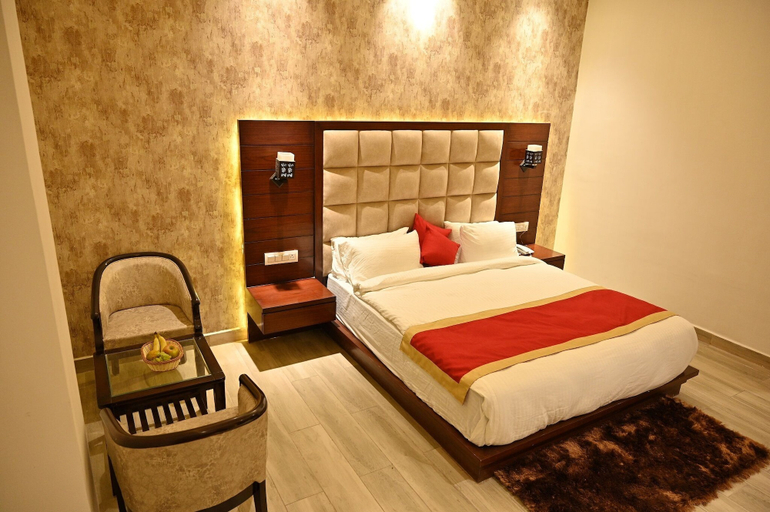 Bedroom 3, Hotel Aakriti Clarks Inn Express, Bareilly