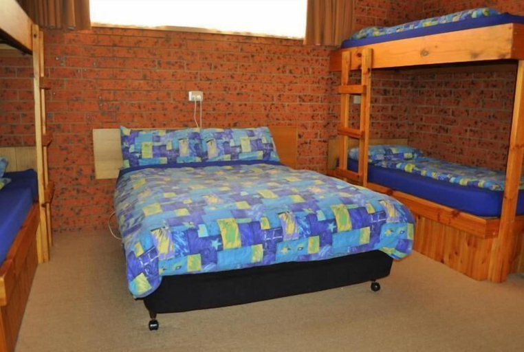 Bedroom 2, Merrijig Motor Inn Resort, Mansfield