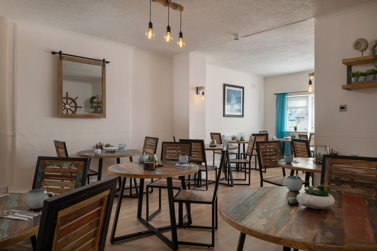 Food & Drinks 3, Pebble House, Conwy
