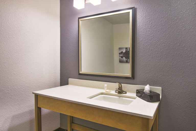 Bathroom 4, La Quinta Inn & Suites by Wyndham Morgantown, Monongalia