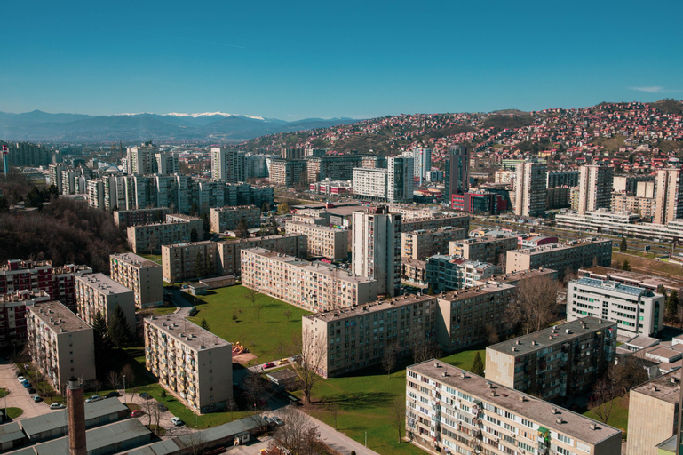 Exterior & Views 12