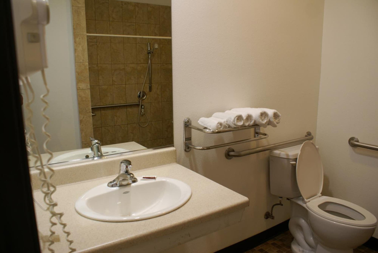 Bathroom 3, Harborview Inn & Suites San Diego Harbor, San Diego