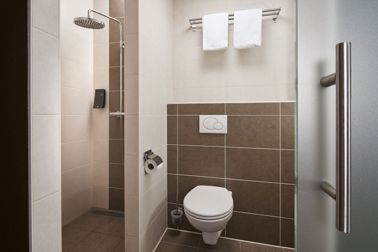 Bathroom 5, Hotel La Reine, Eindhoven