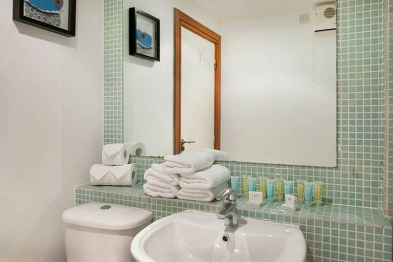 Bathroom, MetroStays - Christchurch 1, Dublin
