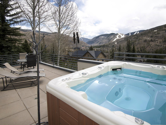Sport & Beauty, Sandstone Chalet, Eagle