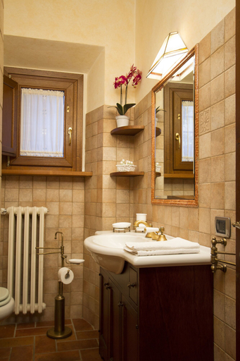 Bathroom 4, Rocca di Pierle, Arezzo