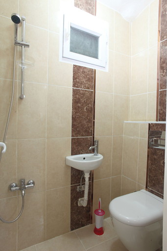 Bathroom sink, Blue Mosque Cozy Family Flats, Fatih