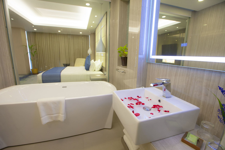 Bathroom 4, Grand Palace Hotel, Yangon