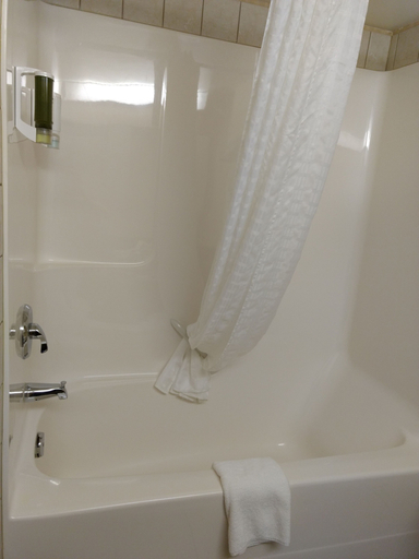 Bathroom 4, Super 8 by Wyndham High Level AB, Division No. 17