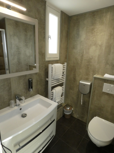 Bathroom 5, Hôtel Le Sarac, Hérault