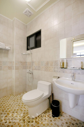 Bathroom 4, Sun Moon Lake FRIDAY Inn Guest House, Nantou