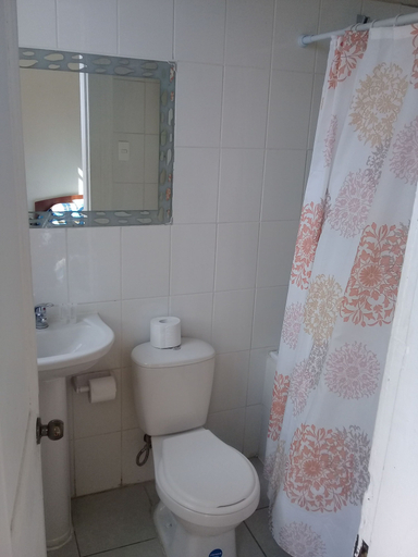 Bathroom 5, La Galería, Valparaíso