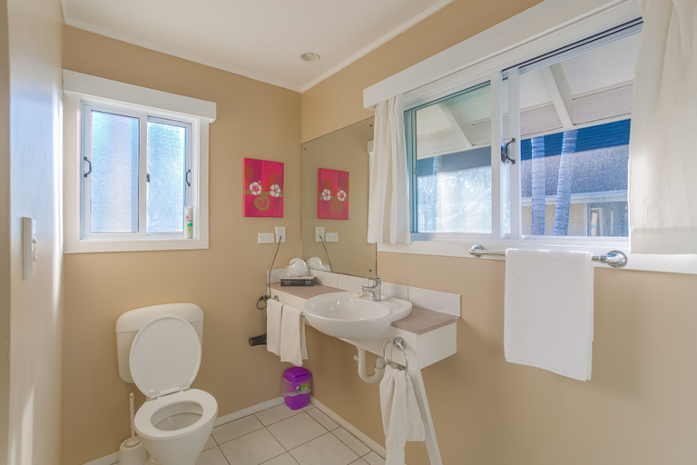 Bathroom 4, Manea on Muri, Rorotonga