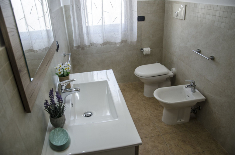 Bathroom 3, Casa Seppia, Sassari
