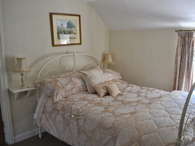Bedroom 2, The Exeter Inn, Devon