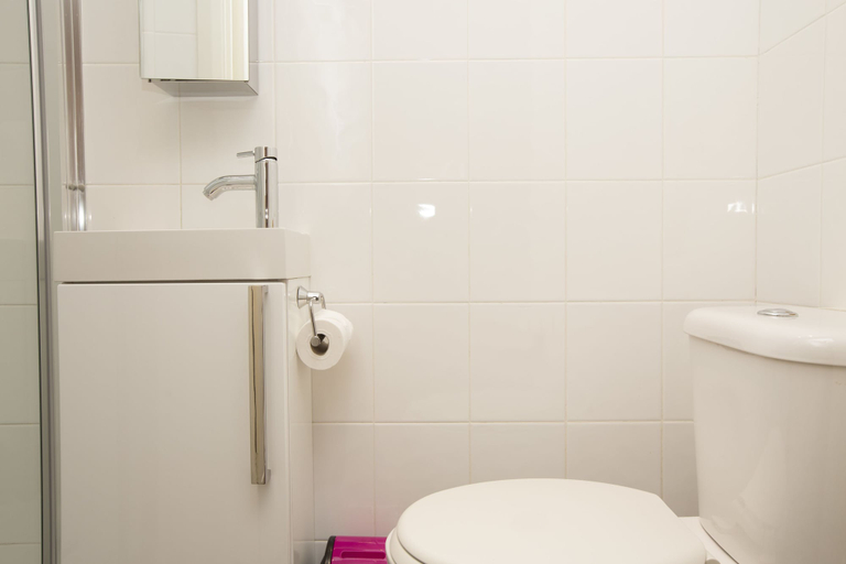 Bathroom 3, Shoreditch Studios by Allô Housing, London