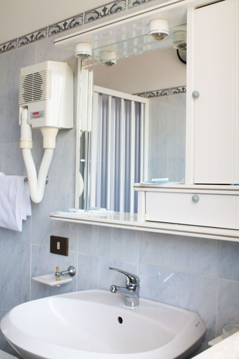 Bathroom 4, Hotel Villa Truentum, Teramo