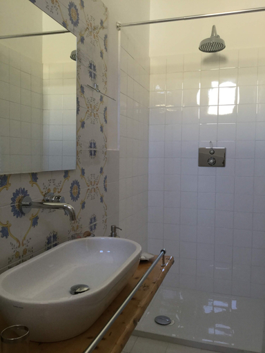 Bathroom 5, U'Iazzu, Syracuse