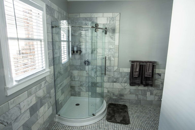 Bathroom 4, Valparaiso Inn Bed & Breakfast, Porter