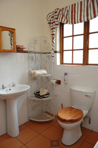 Bathroom 4, A Tapestry Garden Guest House, Dr Kenneth Kaunda
