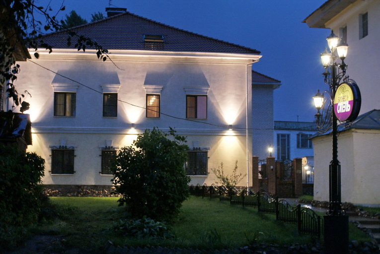 Exterior & Views