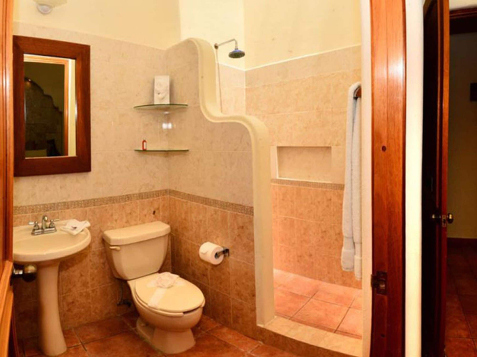 Bathroom, Mar y Sol Villa by ChezPlaya, Cozumel